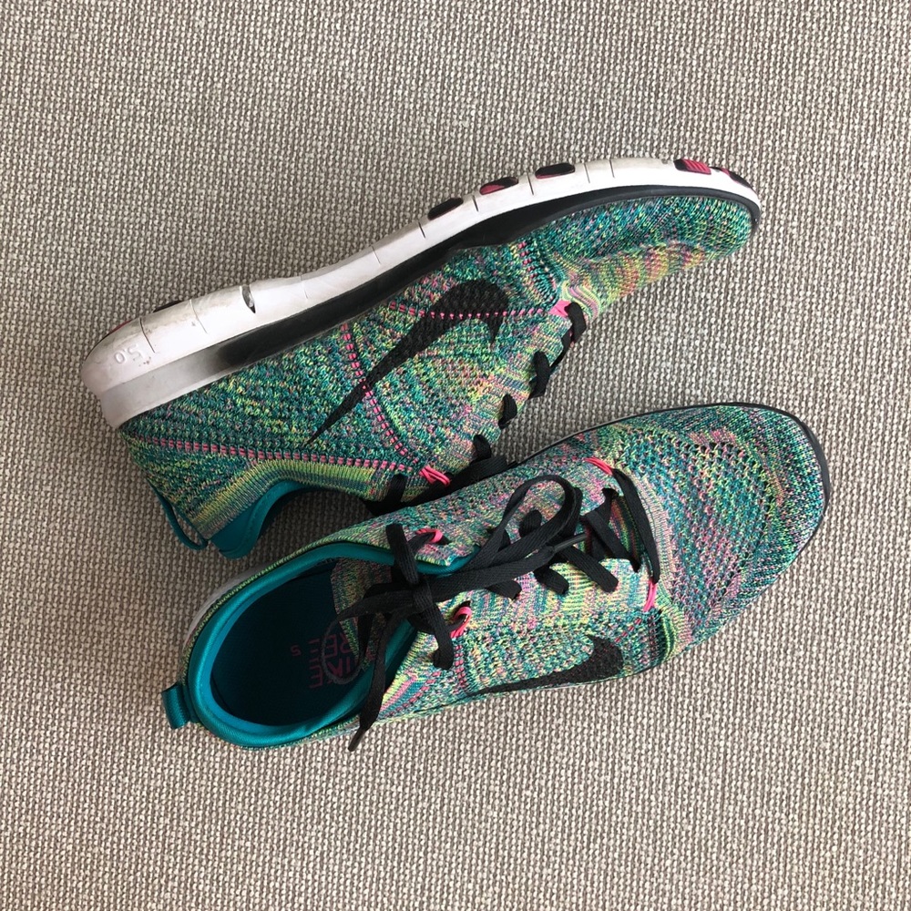 NIKE FREE TR FLYKNIT SHOES